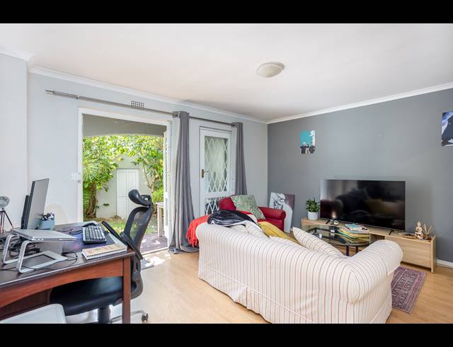 1 BEDROOM APARTMENT SOLD IN RONDEBOSCH